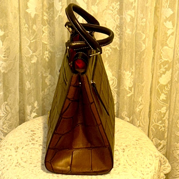 Gorgeous Dooney & Bourke Denison Satchel - Picture 6 of 15